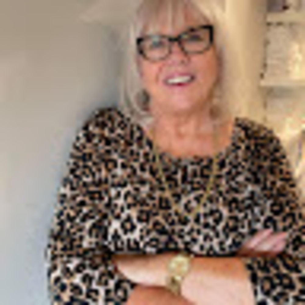 Meet your Posher, Leona
